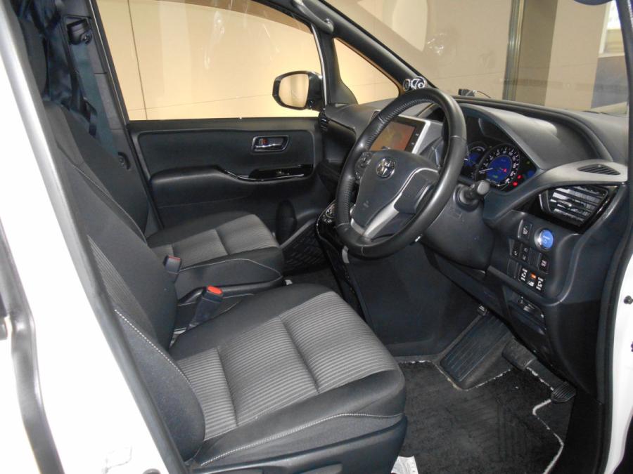 Voxy 1.8 Hybrid ZS 煌II Modellista - Image 3